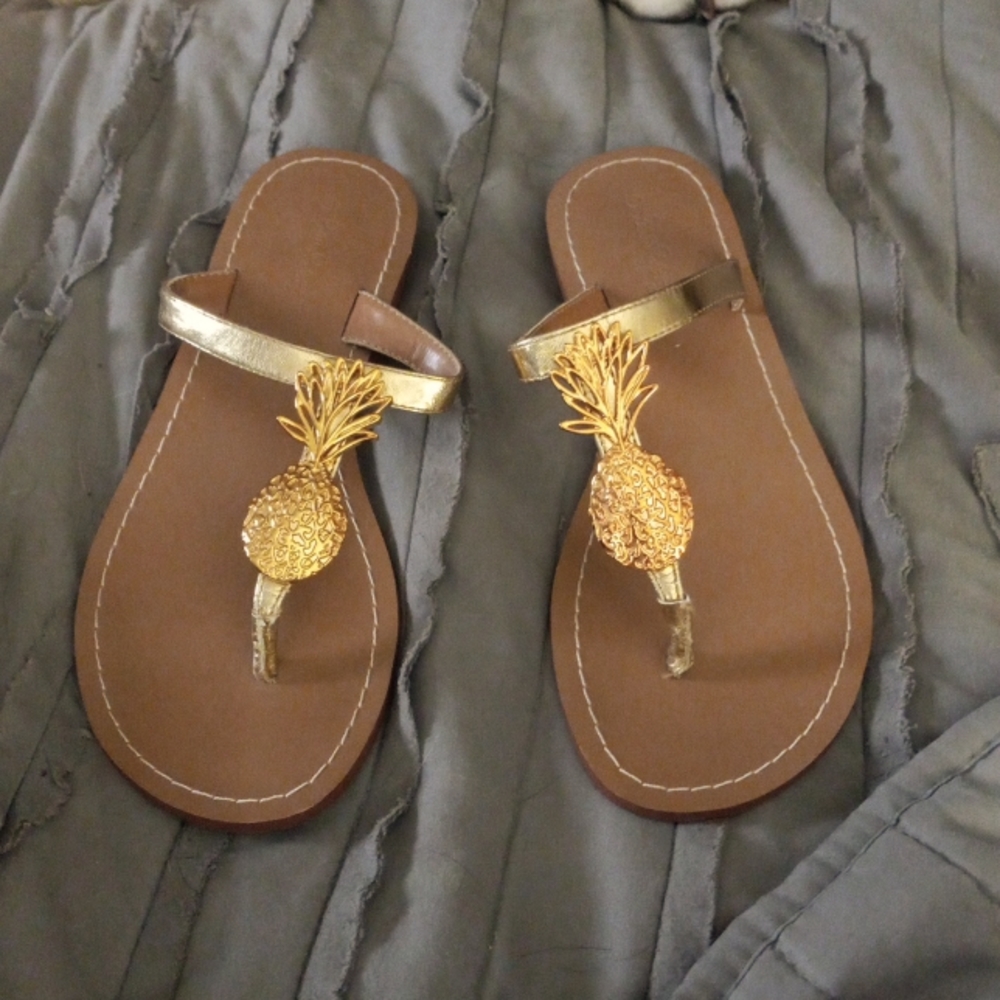 Women’s Size 8 Lilly Pulitzer Pineapple Sandals